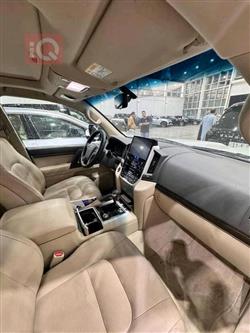 تۆیۆتا لاند کروزەر